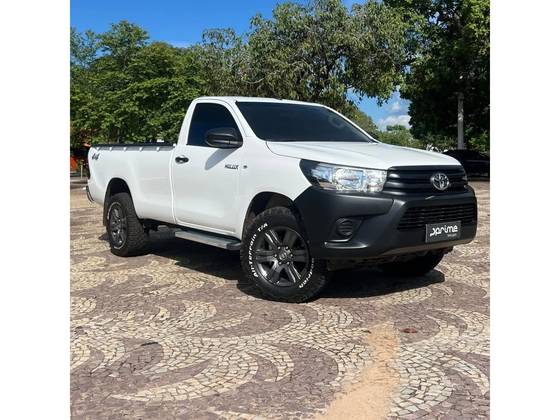 TOYOTA HILUX 2.8 D-4D TURBO DIESEL CS 4X4 MANUAL
